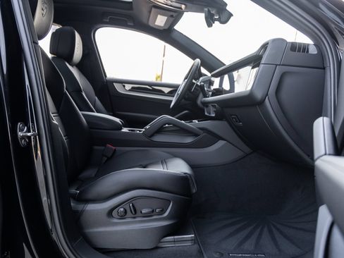 Certified 2026 Porsche Cayenne Coupe AWD/4WD image 40