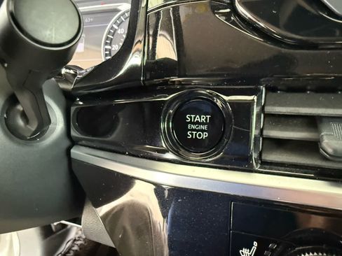 Used 2025 Nissan Pathfinder SV AWD/4WD image 16