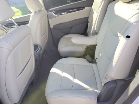 Used 2025 Cadillac XT6 Premium Luxury w/ Technology Package AWD/4WD image 14