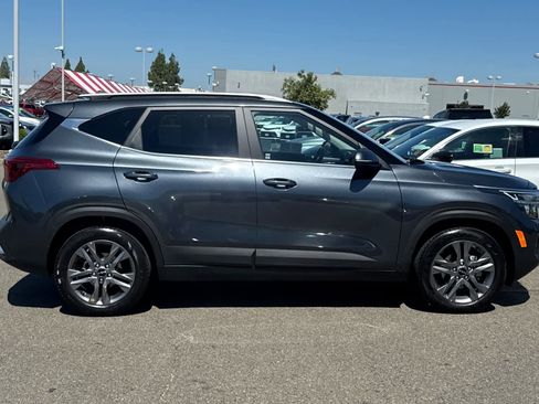 Used 2022 Kia Seltos S FWD image 6