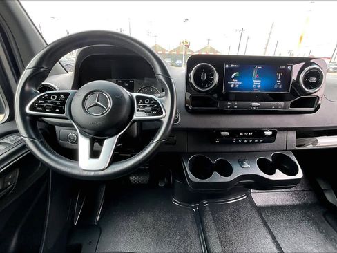 Used 2023 Mercedes-Benz Sprinter 2500 image 6