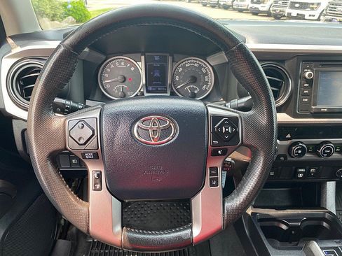 Used 2018 Toyota Tacoma SR5 AWD/4WD image 38