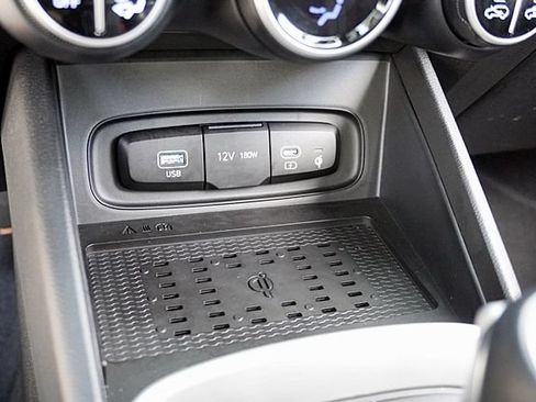 Certified 2026 Hyundai Venue SEL FWD image 28