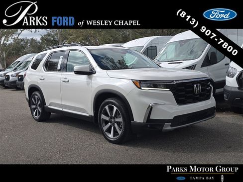 Used 2024 Honda Pilot Touring image 1