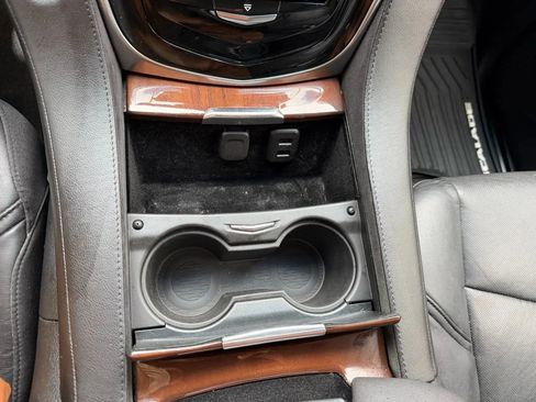 Used 2018 Cadillac Escalade Luxury image 35