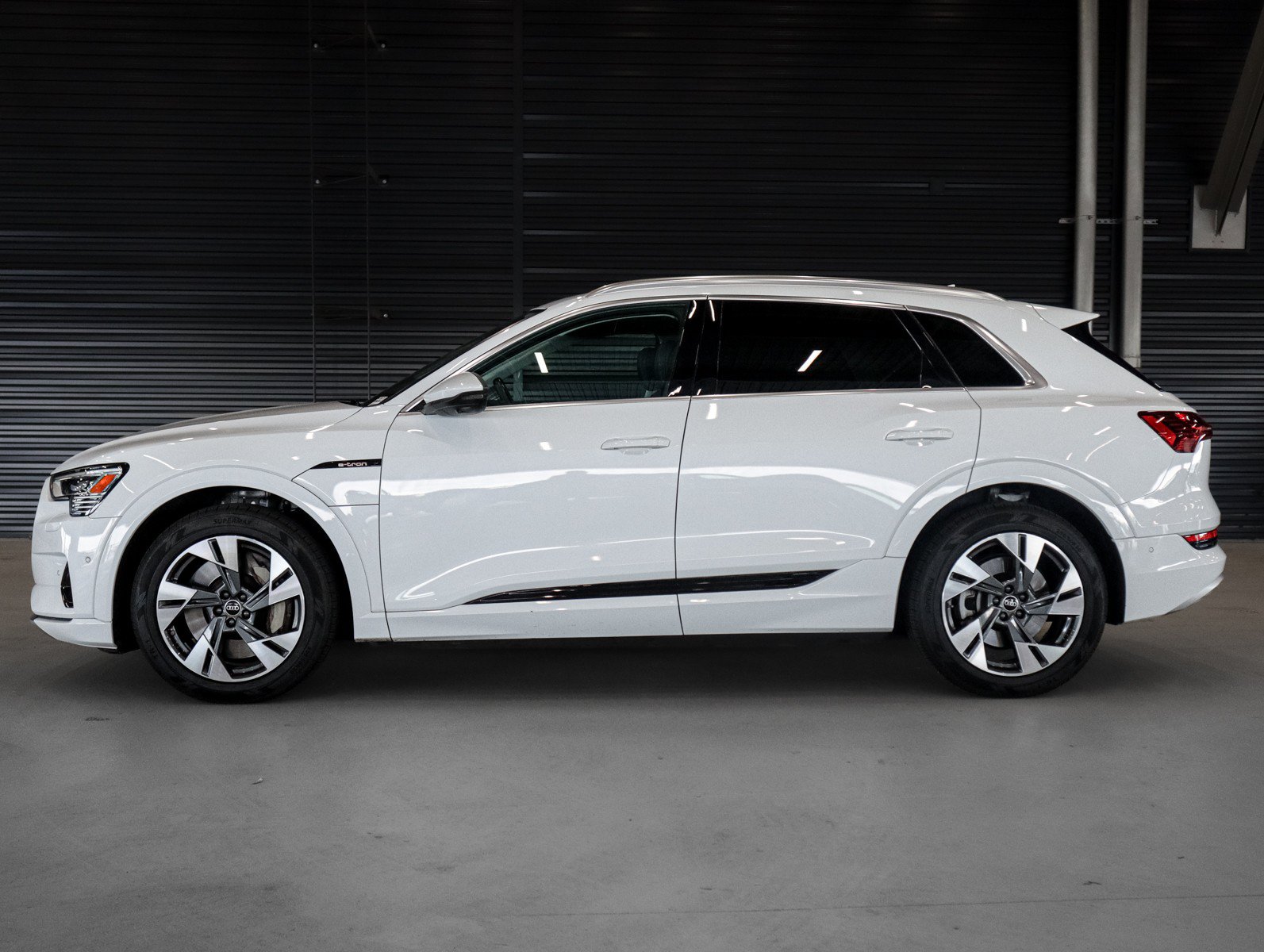 Used 2023 Audi e-tron Premium Plus w/ Premium Plus Package AWD/4WD image 12