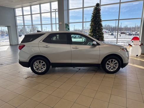 Used 2019 Chevrolet Equinox LT w/ Driver Convenience Package image 6