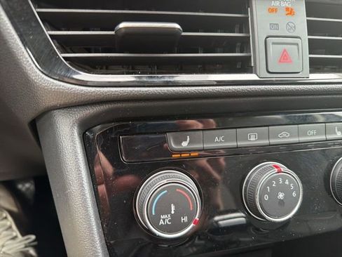 Used 2023 Volkswagen Taos SE w/ Black Wheel Package image 28