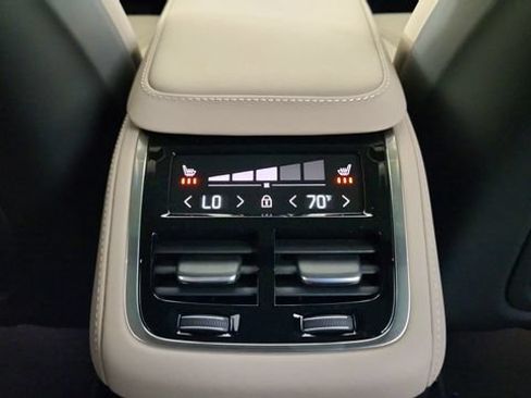 Used 2026 Volvo XC90 T8 Plus w/ Protection Package Premier AWD/4WD image 33