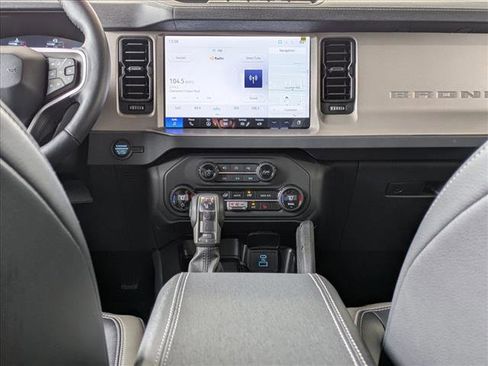 Used 2025 Ford Bronco Outer Banks w/ Sasquatch Package AWD/4WD image 16