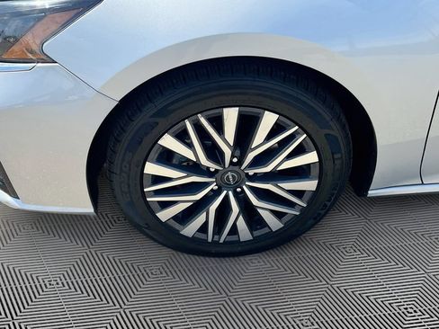 Used 2024 Nissan Altima 2.5 SV FWD image 28