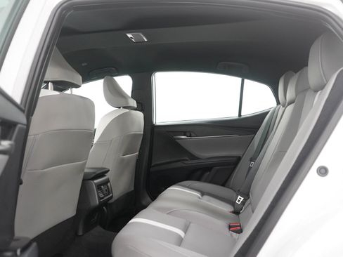 Used 2025 Toyota Camry SE image 16