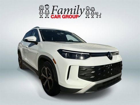 New 2026 Volkswagen Tiguan SE FWD image 2