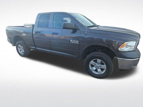 Used 2018 RAM 1500 Tradesman w/ Chrome Appearance Group RWD image 9