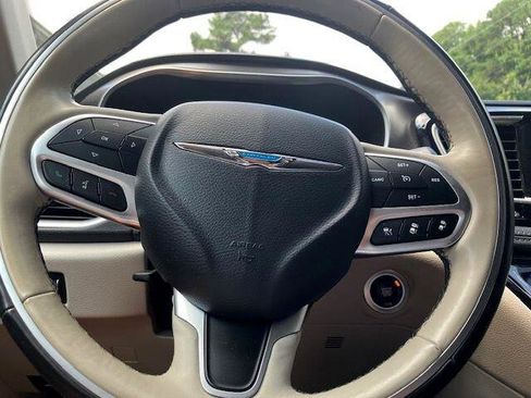 Used 2018 Chrysler Pacifica Limited w/ Advanced Safetytec Group image 19