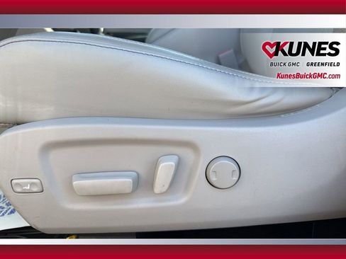 Used 2019 Toyota Highlander Limited image 18