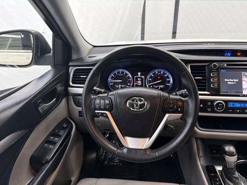 Used 2014 Toyota Highlander XLE image 25