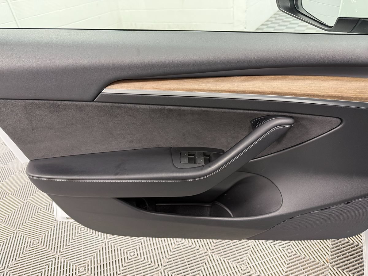 Used 2023 Tesla Model 3 Standard Range RWD image 9
