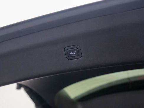 Used 2019 Buick Enclave Essence w/ LPO, Sport Appearance Package image 32