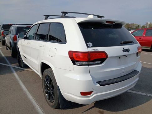Used 2018 Jeep Grand Cherokee Altitude image 4