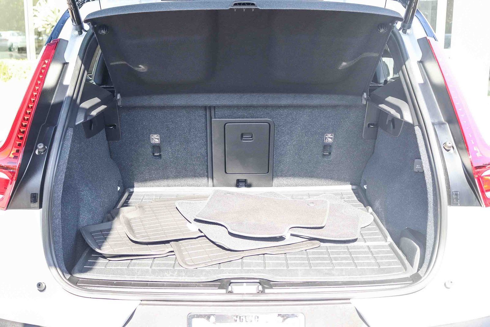Used 2023 Volvo XC40 Recharge Plus w/ Protection Package Premier AWD/4WD image 30