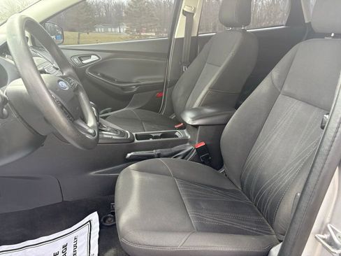 Used 2018 Ford Focus SE w/ SE Appearance Package FWD image 10