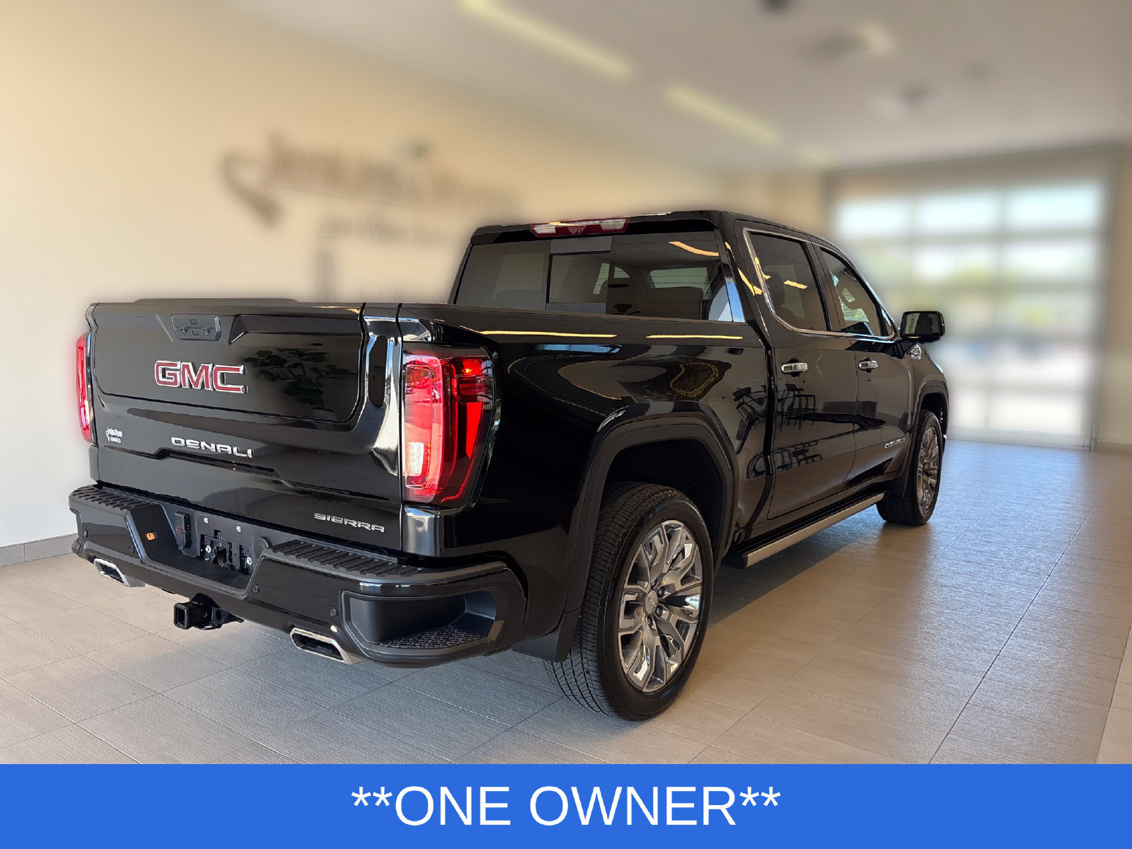 Used 2025 GMC Sierra 1500 Denali w/ Denali Reserve Package AWD/4WD image 2