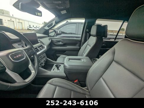 Used 2024 GMC Yukon SLT w/ SLT Luxury Package AWD/4WD image 9