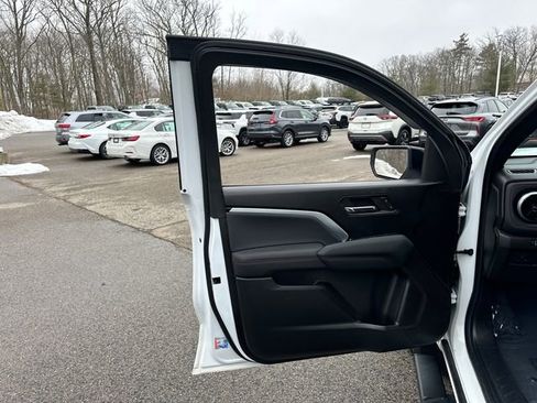 Used 2023 Chevrolet Colorado Z71 w/ Z71 Convenience Package 2 image 23