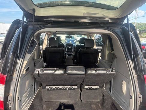 Used 2014 Chrysler Town & Country Limited w/ Luxury Group FWD image 25