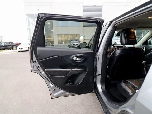 Used 2015 Jeep Cherokee Limited w/ Luxury Group image 41