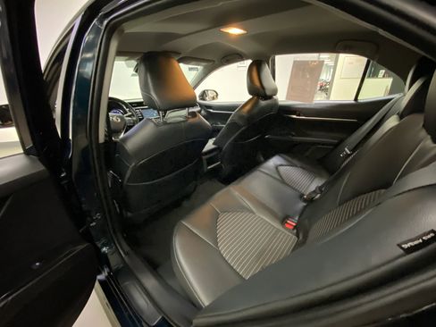 Used 2020 Toyota Camry SE FWD image 16