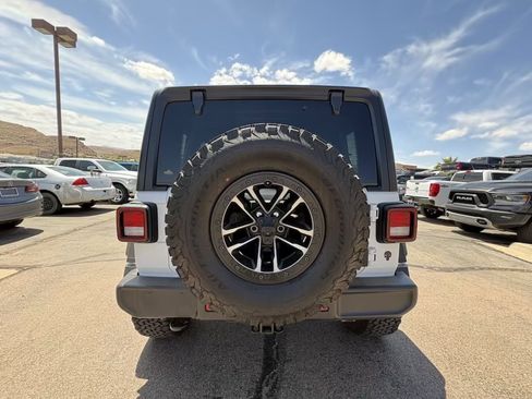 Used 2024 Jeep Wrangler Unlimited Sport AWD/4WD image 4
