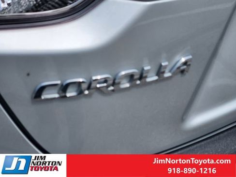Used 2025 Toyota Corolla SE w/ SE Premium Package FWD image 13