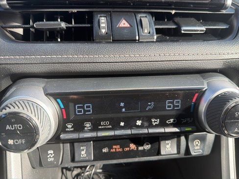 Used 2023 Toyota RAV4 XLE Premium image 21