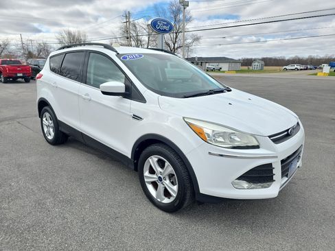 Used 2015 Ford Escape SE w/ Equipment Group 201A image 4