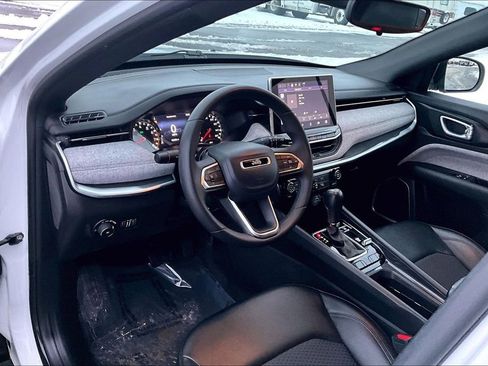 Used 2024 Jeep Compass Latitude image 14