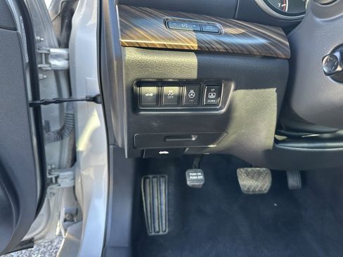 Used 2016 Nissan Maxima Platinum image 17