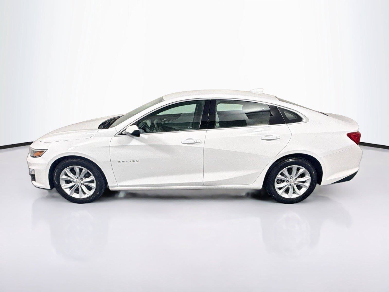 Used 2025 Chevrolet Malibu LT FWD image 2