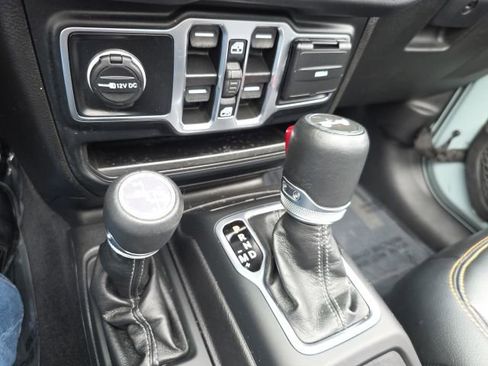 Used 2024 Jeep Wrangler Unlimited Sahara AWD/4WD image 31