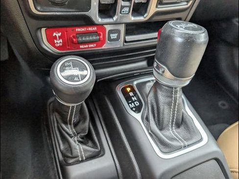 Used 2019 Jeep Wrangler Unlimited Rubicon AWD/4WD image 13