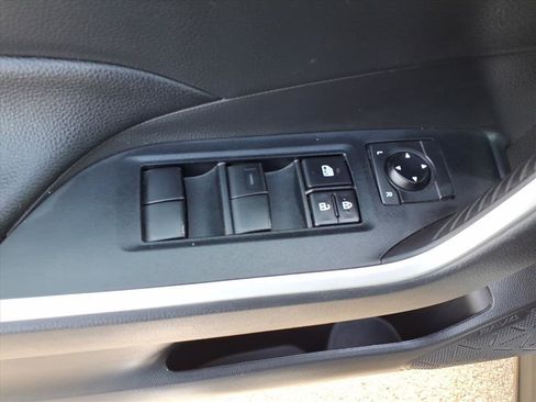 Used 2021 Toyota RAV4 XLE image 26