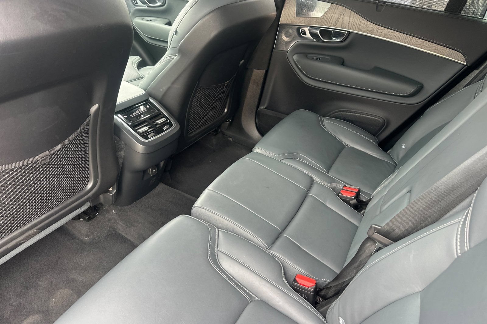 Used 2025 Volvo XC90 B6 Ultra w/ Lounge Package AWD/4WD image 4