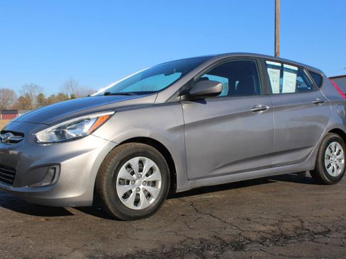 Used 2017 Hyundai Accent SE image 56