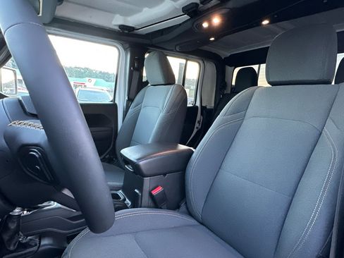 Used 2024 Jeep Gladiator Sport image 21