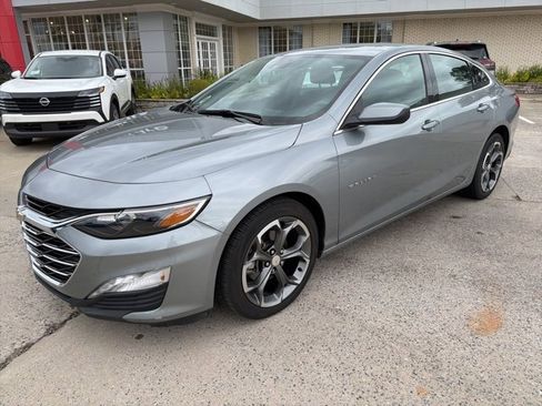 Used 2023 Chevrolet Malibu LT image 2