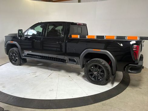 Used 2024 GMC Sierra 2500 AT4 w/ AT4 Premium Plus Package AWD/4WD image 4