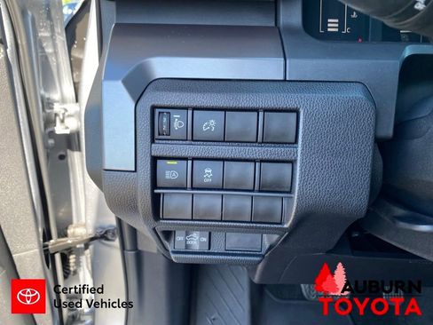 Certified 2025 Toyota Tacoma SR5 AWD/4WD image 33