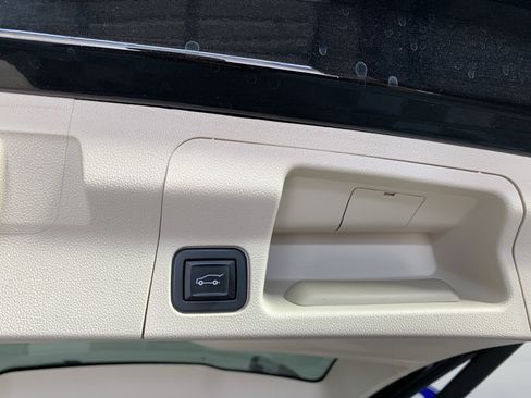 Used 2021 GMC Acadia Denali w/ Denali Technology Package FWD image 36