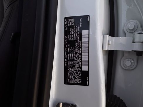 Used 2018 Volvo XC60 T8 Inscription w/ Advanced Package image 26